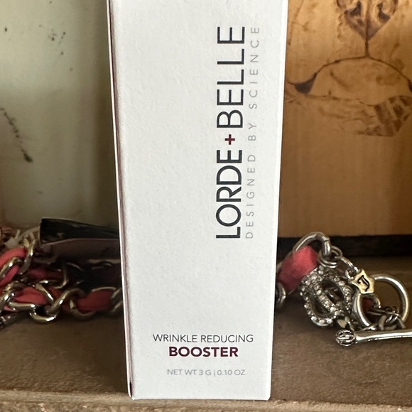 Accessories - NIB Lorde and Belle wrinkle booster